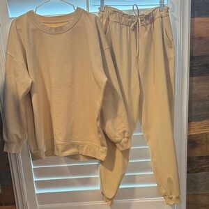 Lululemon set! On the fly jogger and matching perfectly oversized crew .